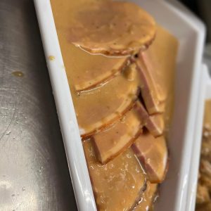 Jambon braisé sauce poivre vert / puree